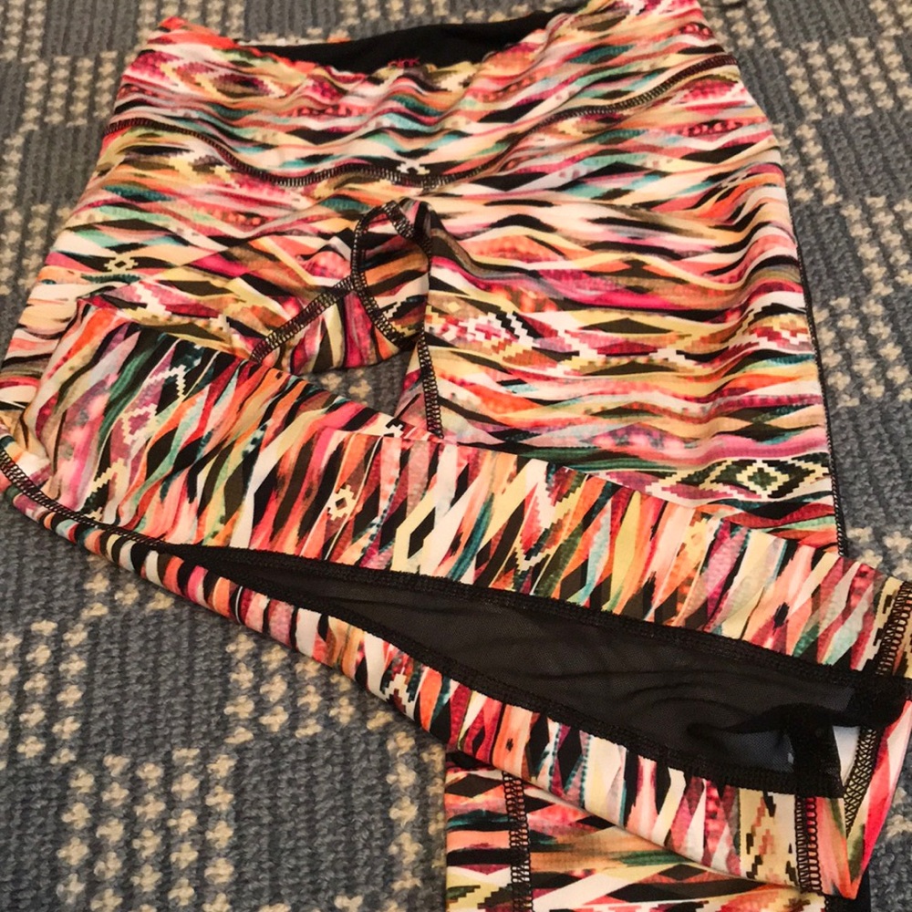 Yoga Pants: Multicolor, Like-New, Cropped/Capri 💕